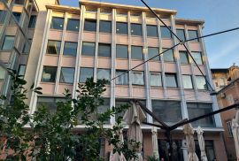 RIJEKA, CENTAR - poslovna zgrada 537m2 u strogom centru grada + krovna terasa 140m2, Rijeka, Gewerbeimmobilie