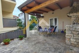 PRILIKA!Apartmanska kuća 50m od mora, Rovinj, Rovinj, Casa