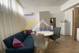 Prilika za investiciju - 12 apartmana u centru grada!, Pula, Poslovni prostor