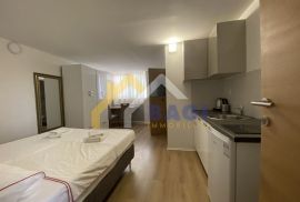 Prilika za investiciju - 12 apartmana u centru grada!, Pula, Commercial property