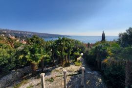 VOLOSKO VILLA S BAZENOM I LIJEPIM VRTOM- 150m od mora !!, Opatija, House