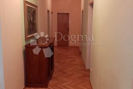 Stan Valpovo,centar,155 m²,trosoban,4 kat, Valpovo, Apartamento