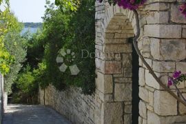 KORČULA, KAMENA VILLA UZ MORE S BAZENOM, Blato, Σπίτι