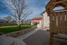 Imotski, Donji Proložac jedinstvena vila s bazenom, Proložac, Famiglia