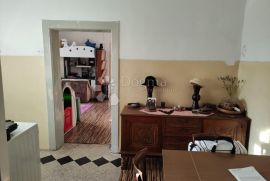 Stan u Austrougarskoj zgradi na  moru, Pula, Apartamento