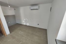 PRIMOŠTEN- APARTMANSKA KUĆA S ODLIČNIM POGLEDOM, Primošten, Casa