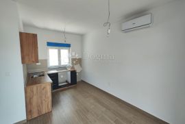 PRIMOŠTEN- APARTMANSKA KUĆA S ODLIČNIM POGLEDOM, Primošten, Casa