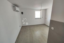 PRIMOŠTEN- APARTMANSKA KUĆA S ODLIČNIM POGLEDOM, Primošten, Casa