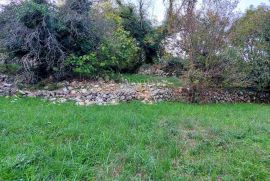 Građevinski teren sa starinom za adaptaciju, Dobrinj, Terreno