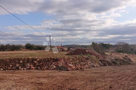 Građevinsko zemljište gospodarske namjene, Pula, Arazi