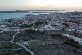 VODICE- GRAĐEVINSKO ZEMLJIŠTE OD 3112 m2, Vodice, Arazi