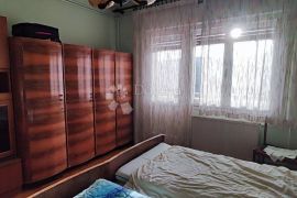 RIJEKA, DONJA VEŽICA  - Prekrasna etaža kuće s okućnicom i konobom, Rijeka, Appartement