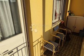 RIJEKA, DONJA VEŽICA  - Prekrasna etaža kuće s okućnicom i konobom, Rijeka, Appartamento
