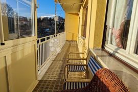 RIJEKA, DONJA VEŽICA  - Prekrasna etaža kuće s okućnicom i konobom, Rijeka, Apartamento