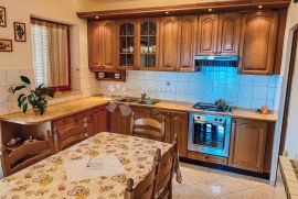 Kuća sa 3 apartmana i fenomenalnim pogledom, Opatija - Okolica, Σπίτι