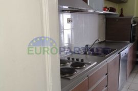 Pula centar - prodaja stana 120 m2 sa posebnim apartmanom i parkirnim mjestom, Pula, Appartement