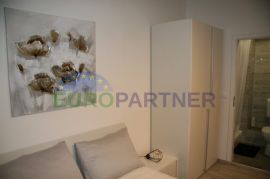 Pula centar - prodaja stana 120 m2 sa posebnim apartmanom i parkirnim mjestom, Pula, Kвартира