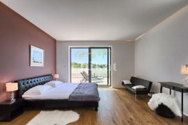 Moderna vila s 5 spavaćih soba blizu Poreča, pogled more, Poreč, Haus