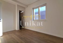 Luksuzni stan s krovnom terasom od 125 m2, 2 km od mora, pogled more, Poreč, Appartment