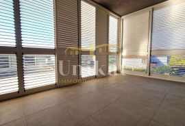 Luksuzni stan s krovnom terasom od 125 m2, 2 km od mora, pogled more, Poreč, Appartement