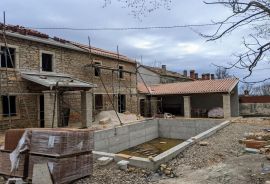 Istra, Barban, okolica - Kamena kuća u obnovi s bazenom,, Barban, Kuća