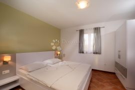 APARTMAN NA 1.KATU  SA BALKONOM KRAJ MORA, Medulin, Appartment