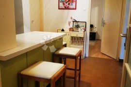 Lijepi prostrani stan sa terasom od 40 m2, Crikvenica, Appartement