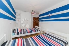 PREKRASNA KUĆA SA 5 APARTMANA, Zadar, Kuća