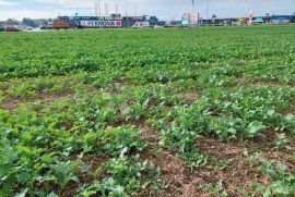 TOP LOKACIJA NASUPROT TRGOVAČKOG CENTRA, Varaždin, Land