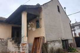 ČAKOVEC KUĆA ZA RUŠENJE I VELIKA OKUĆNICA, Čakovec, House