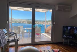 Čiovo, kuća sa 5 apartmana na 50 metara od mora, Trogir, بيت