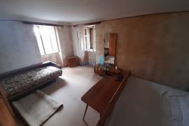 Lovran dvojna kuća u blizini centra 125 m2 s okućnicom 1100 m2, Lovran, Casa