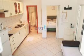 Opatija, kuća u neposrednoj blizini mora, 4 stana, okućnica, parking, Opatija, House