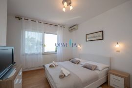 Opatija, kuća u neposrednoj blizini mora, 4 stana, okućnica, parking, Opatija, Σπίτι