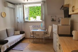 Opatija, kuća u neposrednoj blizini mora, 4 stana, okućnica, parking, Opatija, Haus