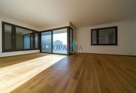 Opatija, sami centar, višestambeni objekt, lift, podzemna garaža, Opatija, House