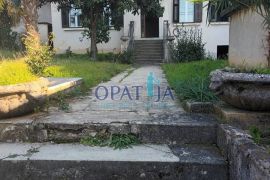 Kozala, kuća s 2 stana, 2 garaže, vrt, pogled na more, Rijeka, House