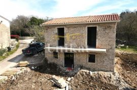 Samostojeća kamena kuća s pogledom na more u fazi adaptacije, Labin, Maison