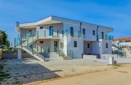 Umag, okolica, novogradnja!Moderan stan 450 m od mora!, Umag, Appartement