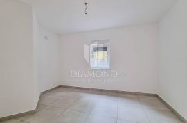 Umag, okolica, novogradnja!Moderan stan 450 m od mora!, Umag, Appartment