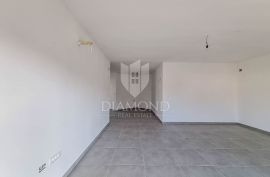 Umag, okolica, novogradnja!Moderan stan 450 m od mora!, Umag, Apartamento