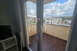 SAMO KOD NAS Kuća sa 7 apartmana ,2S+DB sa balkonom,55m2, Karlobag, House