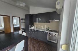 SAMO KOD NAS Kuća sa 7 apartmana ,2S+DB sa balkonom,55m2, Karlobag, Maison