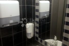 Poslovni prostor na Branimirovoj 845m2 brutto (13 Parkinga), Gornja Dubrava, Commercial property