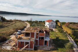 ZADAR, RAŽANAC - Prekrasna vila u izgradnji na 100m od mora, Ražanac, Famiglia