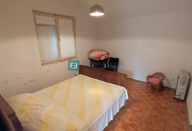 VODICE, stan u kamenoj kući, centar, 250 m do rive, pogled na more, Vodice, Apartamento