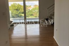 APARTMAN S 3 SPAVAĆE SOBE, 1. RED DO MORA, POVLJANA - PAG, Povljana, Διαμέρισμα