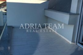 APARTMAN S 3 SPAVAĆE SOBE, 1. RED DO MORA, POVLJANA - PAG, Povljana, Appartment