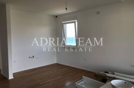 APARTMAN S 3 SPAVAĆE SOBE, 1. RED DO MORA, POVLJANA - PAG, Povljana, Wohnung