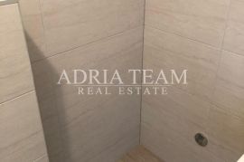 APARTMAN S 3 SPAVAĆE SOBE, 1. RED DO MORA, POVLJANA - PAG, Povljana, Διαμέρισμα